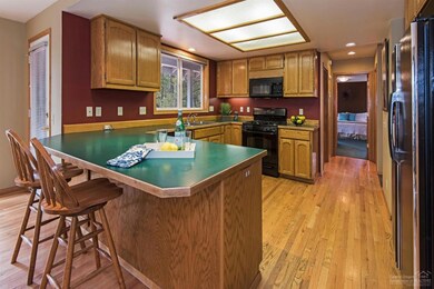 58043 Kinglet Rd, Sunriver, OR 97707 - photo 5