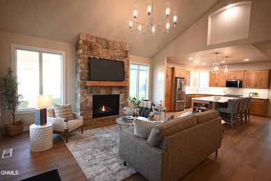 922 Collective Ln, Bismarck, ND 58503 - photo 4