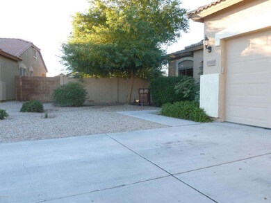 driveway towards front entrance