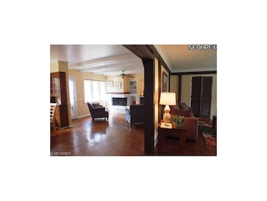 Wow, what a super open floor plan with over 2700 feet of living space on the first and second floor!