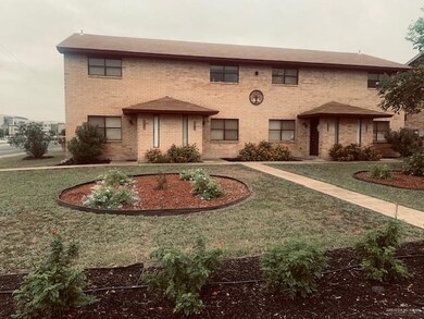 View of front facade featuring a front yard