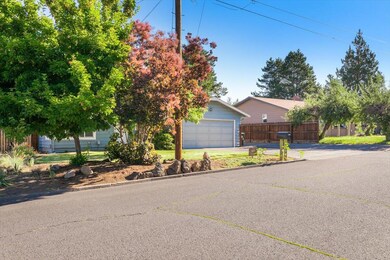 01-720 NE Innes Ln-010