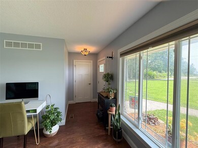 2660 E Payton Ave, Des Moines, IA 50320 - photo 3