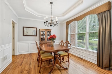 Large dining room seats 12+