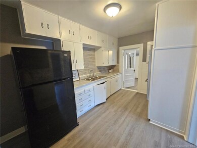 Kitchen appliances included