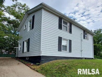 1018 E 18th St, Davenport, IA 52803 - photo 2