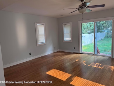 1422 Redwood St, Lansing, MI 48915 - photo 4