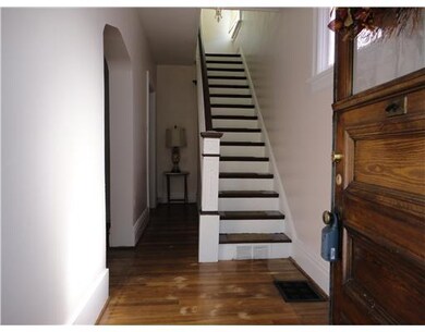 Entry/Foyer.