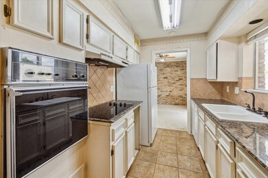 ELECTRIC OVEN, COOKTOP AND REFRIGERATOR INCLUDED