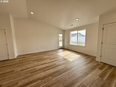 210 SW Sparrow St, Boardman, OR 97818 - photo 7