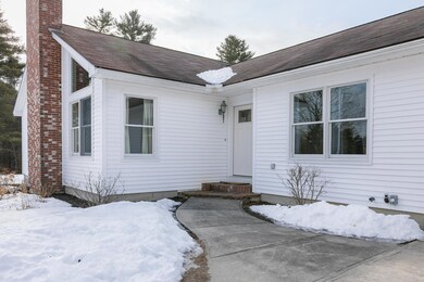 48 Range Rd Cumberland ME-large-004-032-