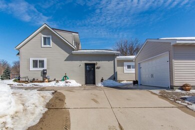 4130 Riverside Dr NE, Cedar Rapids, IA 52411 - photo 3