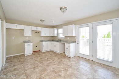 P2791089-04-Kitchen-596606