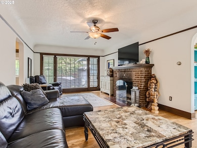 Living Room-Fireplace