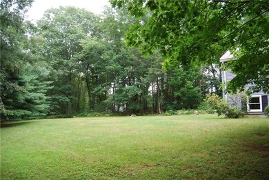 Spacious yard for relaxing and privacy