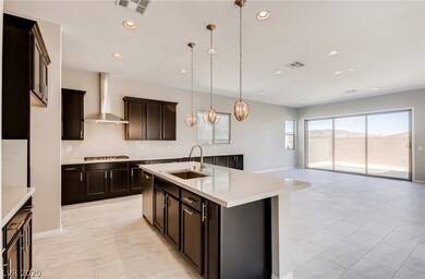 Oversized Kitchen Island With Quartz Countertops ,