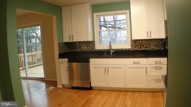 12813 Pine Tree Ln, Fort Washington, MD 20744 - photo 7