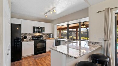 858 SE Kendell-7