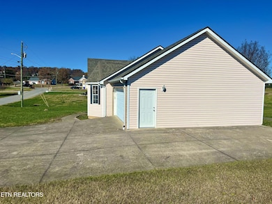 265 Pecan Cir, Corryton, TN 37721 - photo 4