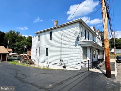 611 Pine St, Saint Clair, PA 17970 - photo 2