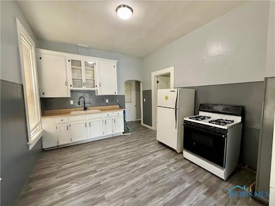 811 Bush St, Toledo, OH 43604 - photo 3