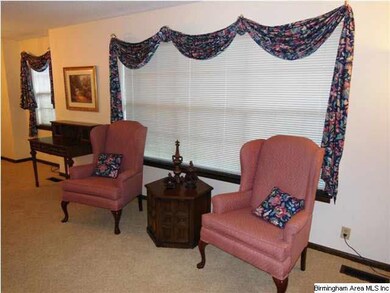 Tidy, well maintained home is waiting for you!