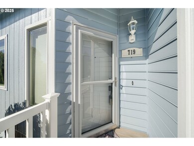 719 NE Dallas St unit A4, Camas, WA 98607 - photo 5