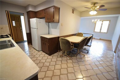 Eat-In Kitchen