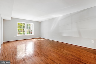 8020 Sleepy View Ln, Springfield, VA 22153 - photo 5