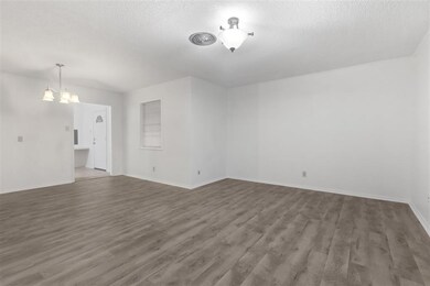 307 W Sale Rd, Lake Charles, LA 70605 - photo 4