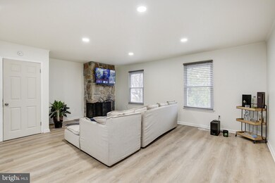 8427 Snowden Oaks Place, Laurel, MD 20708 - photo 6