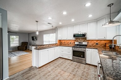 326 Gleneagles Dr, Friendswood, TX 77546 - photo 7