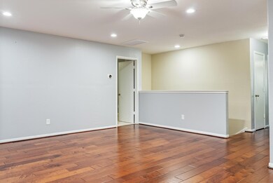 8946 Summerset Meadow Ct, Houston, TX 77075 - photo 7