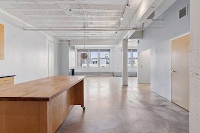 225 9th Street East - Spacecrafting - 0011.jpg