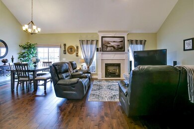 Gorgeous Open Space With Beautiful New 5
