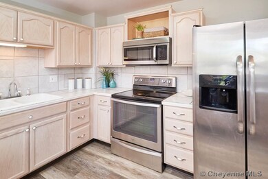 932 Crest Park Dr, Cheyenne, WY 82001 - photo 4