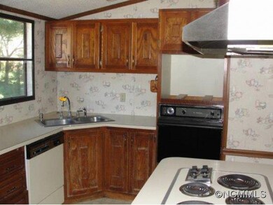 518 Carolina Cir, Hendersonville, NC 28792 - photo 7