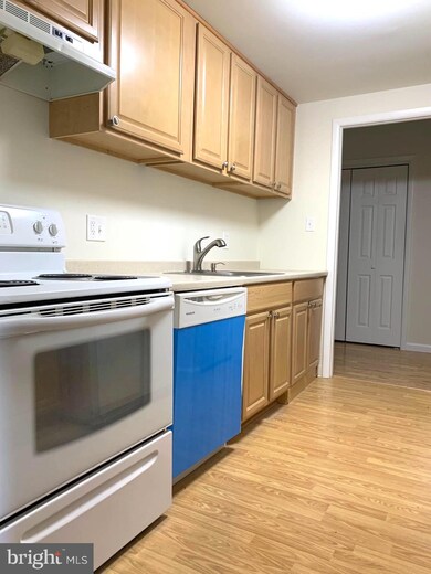 27510 Valley Run Dr unit 510, Wilmington, DE 19810 - photo 3