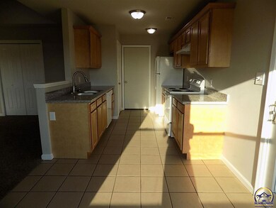 2909 SW Pierre St, Topeka, KS 66614 - photo 7