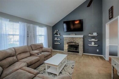 611 S Park Dr, Raymore, MO 64083 - photo 4