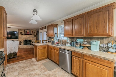 121 Cooper Dr, Hurst, TX 76053 - photo 7