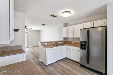 5877 Liska Dr, Jacksonville, FL 32244 - photo 4