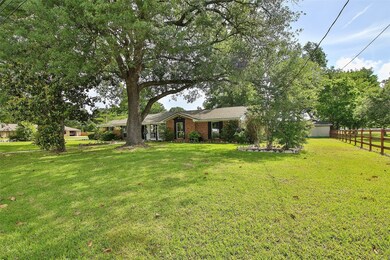 635 Baker Dr, Tomball, TX 77375 - photo 5