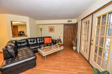 625 Quincy Bridge Ln unit 201, Glenview, IL 60025 - photo 6