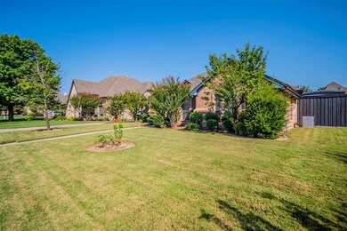 777 Trails End Cir, Hurst, TX 76054 - photo 2