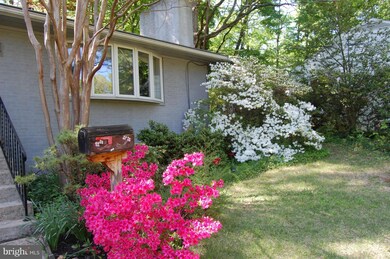 6365 Lakeview Dr, Falls Church, VA 22041 - photo 3