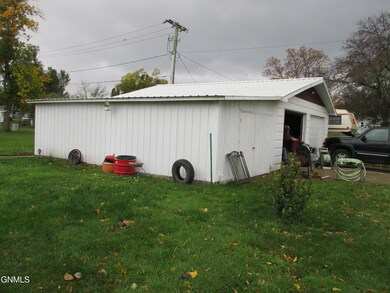 304 Walnut St, Turtle Lake, ND 58575 - photo 2
