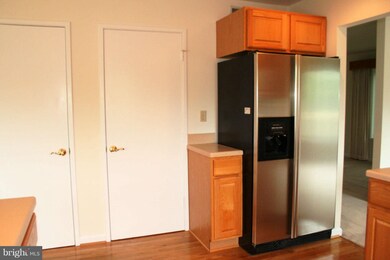 20508 Aspenwood Ln, Montgomery Village, MD 20886 - photo 5