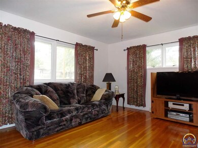 3325 SW Plass Ave, Topeka, KS 66611 - photo 7