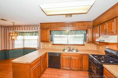 3021 S Ash Place, Broken Arrow, OK 74012 - photo 6